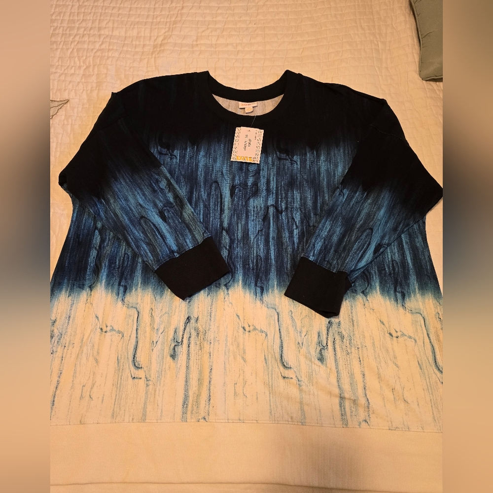 BNWT Lularoe Hannah sweatshirt